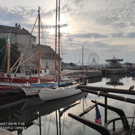 Proche Honfleur Gite Avec Piscine Equemauville Exterior photo